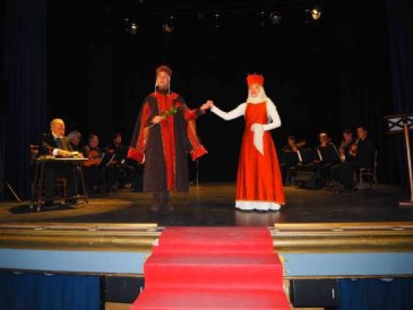 El Teatro Marín se llena con el cancionero de Domingo Gascón