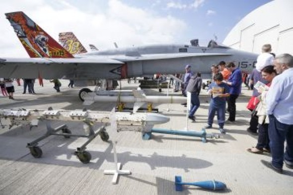 GALERÍA DE FOTOS: Día histórico en el Aeropuerto de Teruel con 10.000 personas en las jornada de puertas abiertas