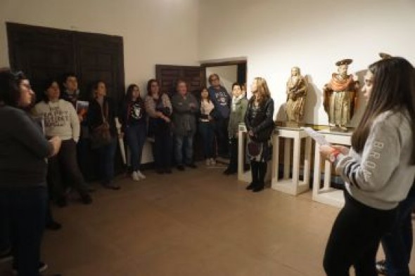 Los jóvenes de Albarracín se convierten en guías para apreciar los museos locales