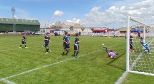 El balón ya rueda en Calamocha en la IV Jamón Cup