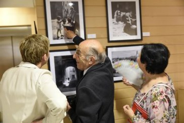 Alcañiz homenajea la trayectoria fotográfica del doctor Miguel Perdiguer