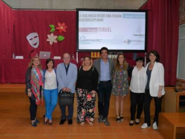 La residencia Javalambre acoge una jornada de debate sobre la violencia en las distintas etapas de la vida