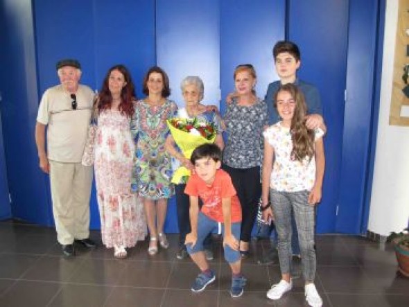 El Centro de Día Santa Emerenciana rinde homenaje a Rosario Montón por sus diez años en el Aula de Demencias