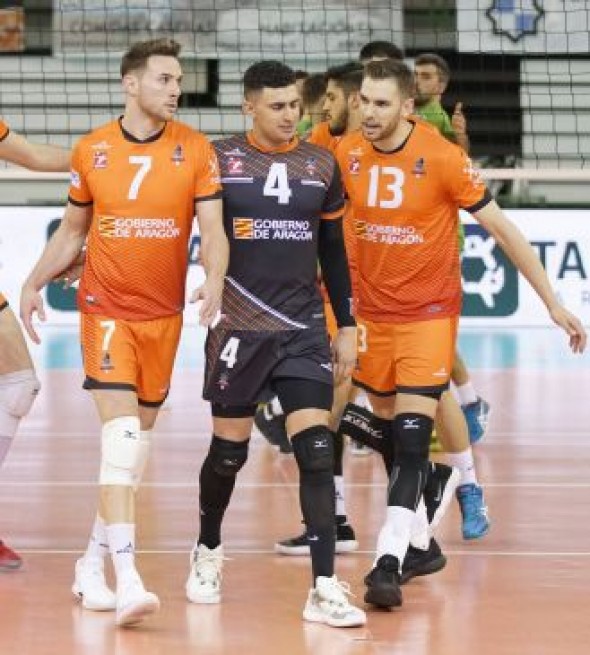 Andrés Villena renueva con el Club Voleibol Teruel