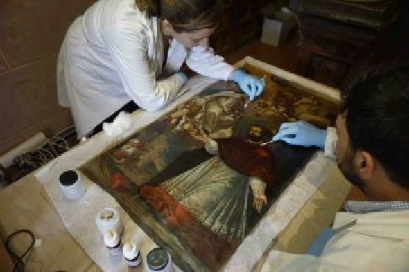 Tablas y lienzos multicolores en Albarracín tras pasar por el curso de retablos