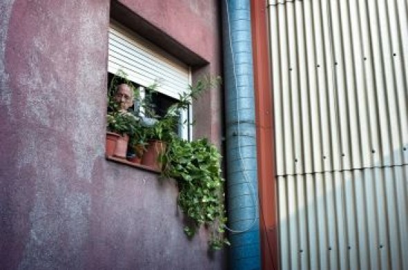 La exposición ‘Flores de Otoño’ retrata la invisibilidad que sufren las personas mayores LGTBI