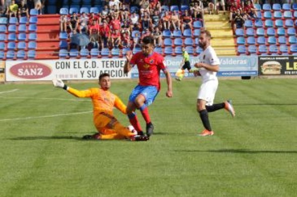 El CD Teruel gana al filial del Valencia con un gol de Cristian Dieste en el estreno de la temporada en Pinilla