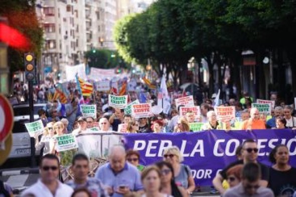 Valencianos y aragoneses piden en una histórica manifestación no perder el tren del Corredor Cantábrico-Mediterráneo