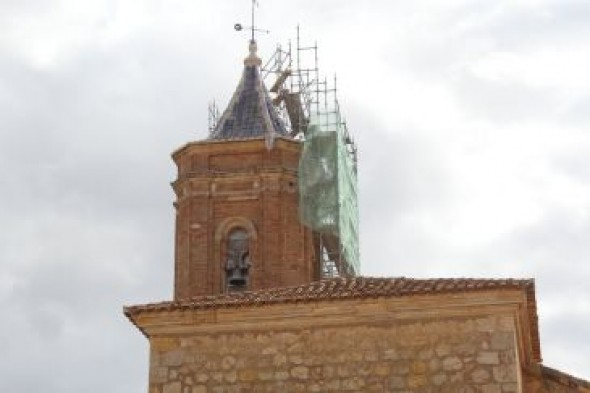 Concud restaura el chapitel de la torre de la iglesia que tenía desprendimientos