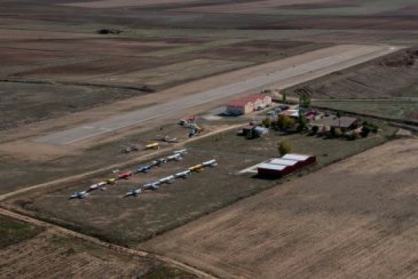 El aeródromo de Torremocha reunió a más de 30 aeronaves con motivo de la I Open Stol