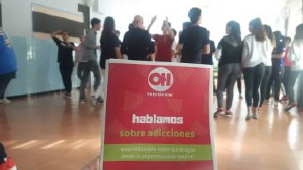 Teatro de improvisación con adolescentes para prevenir el consumo de drogas