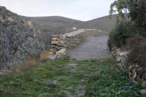 Concluye la restauración de otro tramo de la muralla de Albarracín