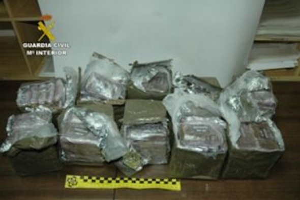 La Guardia Civil detiene a una persona que transportaba casi 12 kilos de hachís en la A-23