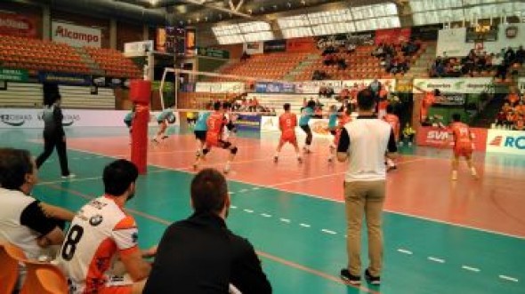 El Club Voleibol Teruel derrota al  Illa Grau por 3-1