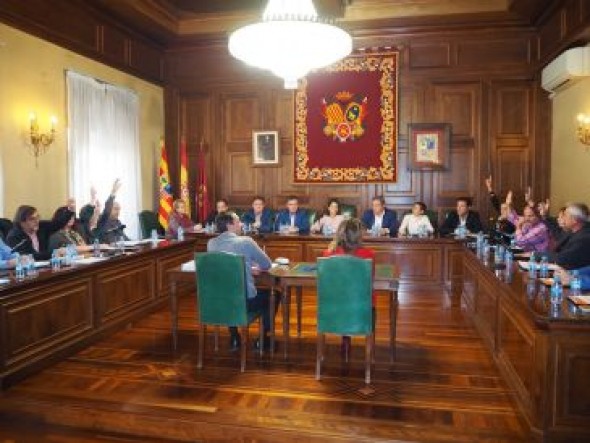 El presupuesto de 2019 se aprueba en una sesión marcada por las demandas laborales