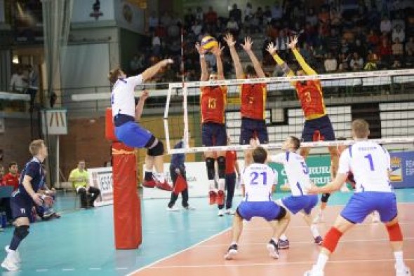 La selección española de voleibol gana 3-0 a Bielorrusia con un pabellón de Los Planos totalmente entregado y se mete en el Europeo