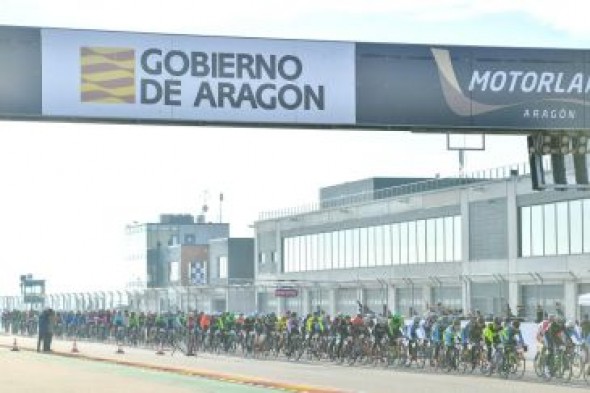 Los ciclistas toman Motorland en la primera jornada de La Invernal