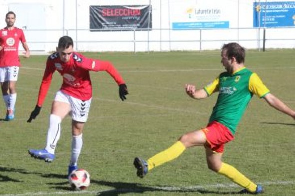 El Calamocha cae en su visita a uno de los campos más complicados de Tercera (2-0)