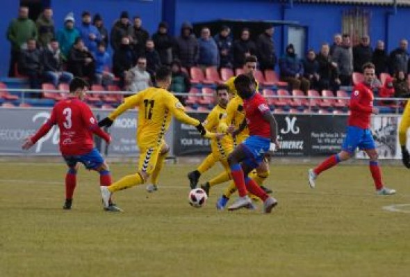 Reparto de puntos en Pinilla entre CD Teruel y Badalona, dos equipos que luchan por mantenerse en Segunda B