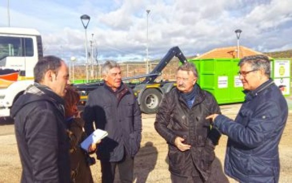 Guillén asiste al estreno del punto limpio móvil de las Cuencas Mineras