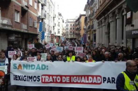 La organización cifra en 10.000 personas la participación en la histórica manifestación para exigir un trato de igualdad en Sanidad