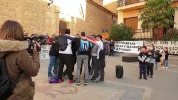 Los diez trabajadores de las subcontratas de la térmica de Endesa ponen fin a su encierro en el ayuntamiento de Andorra