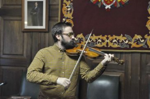 Daniel Pinteño, violinista especializado en música barroca:“La libertad que da una partitura barroca asemeja esta música al jazz”