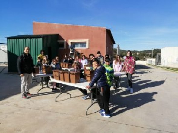 Alumnos del Matarraña aprenden a hacer compost a partir de materia orgánica