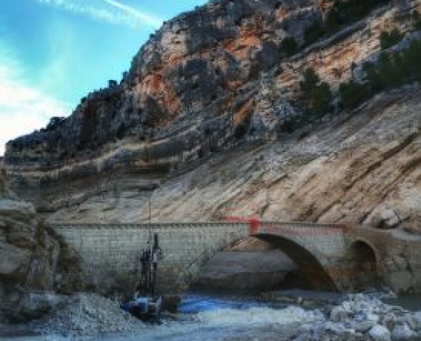 El desmontaje del puente de Castellote ya se ha iniciado y se prolongará dos meses