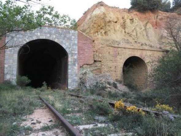 La Plataforma del Ferrocarril denuncia el levantamiento de vías en Villar del Salz
