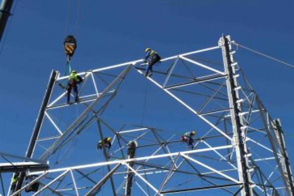 Red Eléctrica ha invertido dos millones en reparar las torres de La Zoma y Aliaga