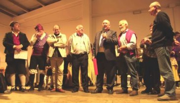 Cien joteros rinden un cálido homenaje al cantador Jesús Rodrigo
