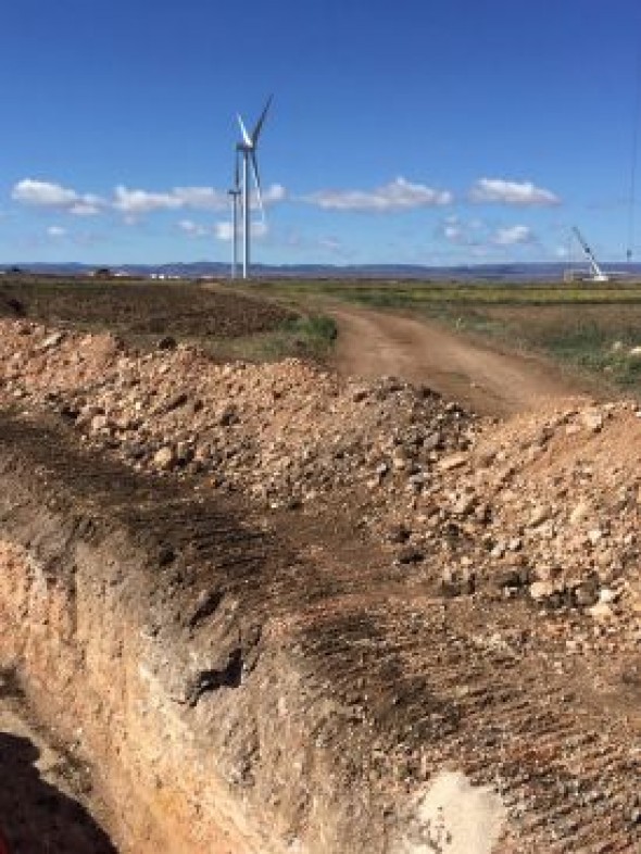 Agricultores de Muniesa denuncian el corte de caminos por los parques eólicos
