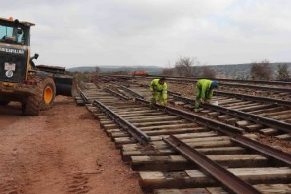 El levantamiento de las vías del tren de Ojos Negros alcanza ya Peracense