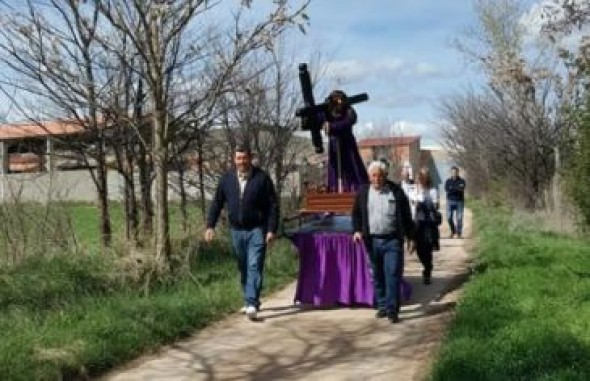 La localidad de Tornos incorpora la música de una trompeta a sus procesiones