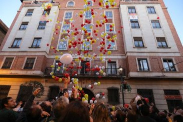 Éxito de la Noche en Blanco de Teruel con más ventas y mucho ambiente en las calles