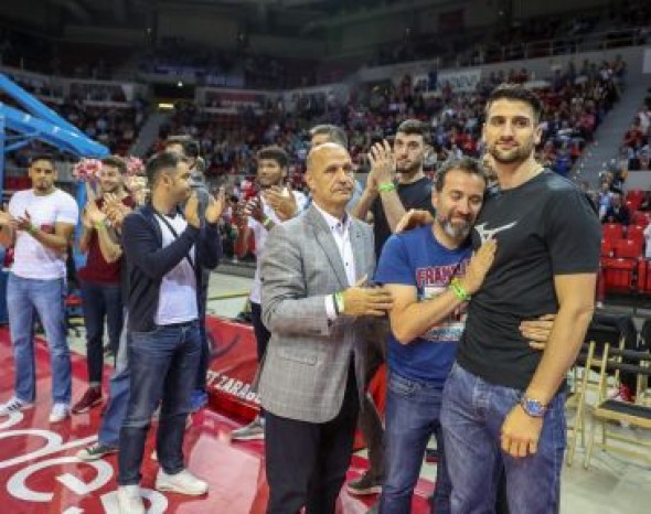 El Tecnyconta Zaragoza homenajea al CV Teruel en su partido contra el San Pablo Burgos