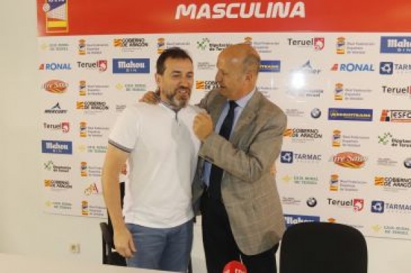 Juanjo Susín, segundo entrenador del CV Teruel, abandona la entidad naranja por motivos personales