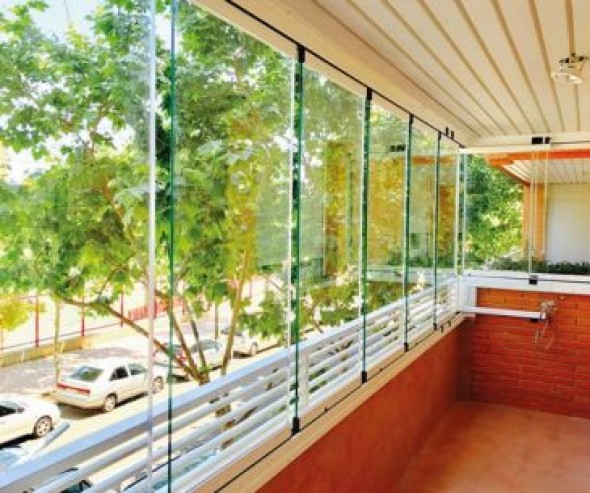 La importancia de las cortinas de cristal en las viviendas aragonesas de nueva construcción