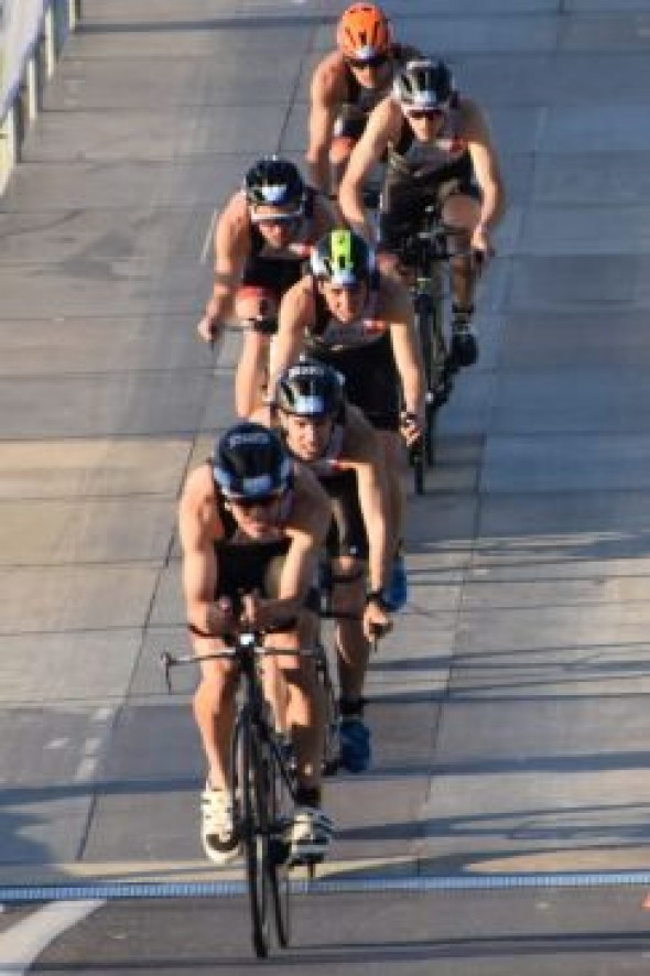 Motorland se convierte en un escenario inusual para una prueba de triatlon