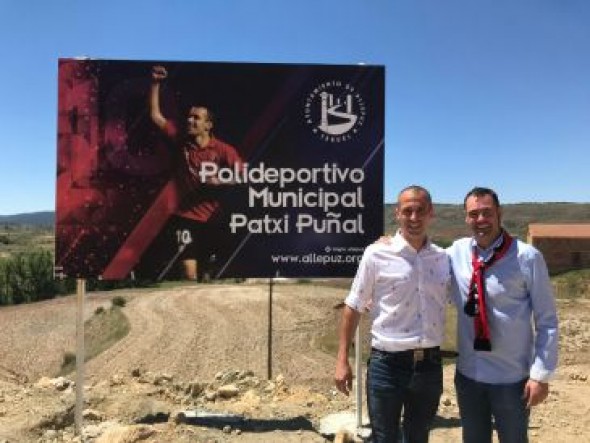 Allepuz estrena su pista deportiva dedicada a Patxi Puñal, mítico exjugador de Osasuna