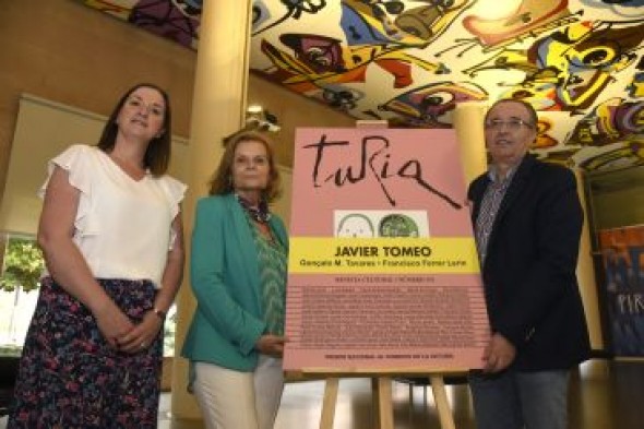 Carme Riera presenta en Huesca el nuevo número de Turia, que incluye un monográfico sobre Javier Tomeo
