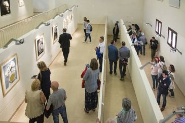 Crivillén reinterpreta la memoria artística de Pablo Serrano con la exposición de obra gráfica del artista junto a la de otros quince creadores