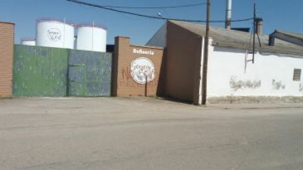 La fábrica de aceite de La Puebla de Híjar reabrirá con una fuerte oposición vecinal