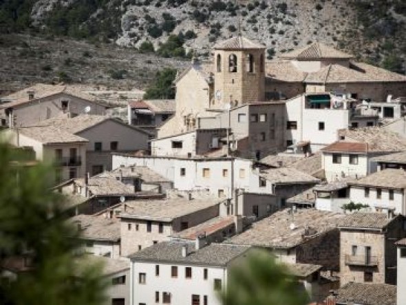 La consulta popular en Beceite sobre el toque de las campanas se suspende tras desistir el empresario que se quejaba del sonido por las noches