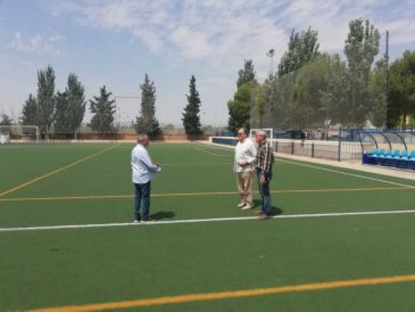 El PSOE de Teruel critica que se haya puesto un césped “obsoleto” en los campos de Fútbol 7