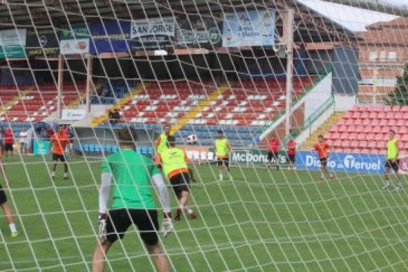 El CD Teruel de Láinez se estrena entrenando en campo Pinilla