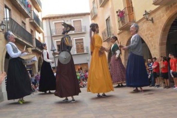 Gigantesco cambio de vestuario para Don Quijote y Dulcinea en Alcorisa