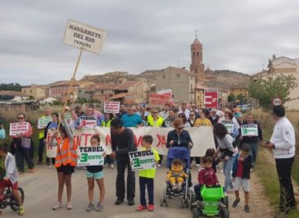 Los agricultores de Navarrete del Río extienden su queja al resto de pasos bajo la vía del tren