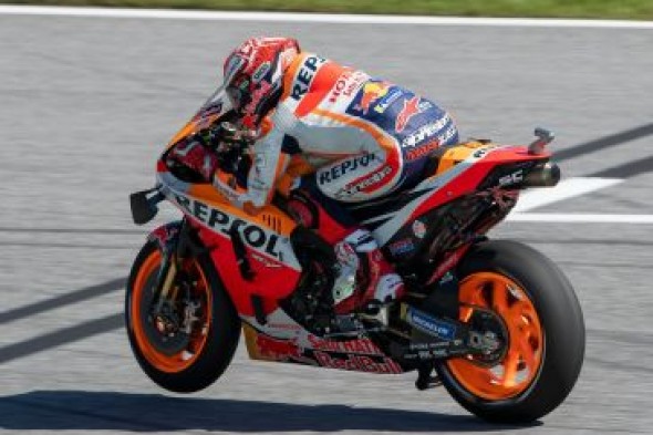 Marc Márquez se luce en los primeros libres de Motorland al batir en más de un segundo y medio al segundo